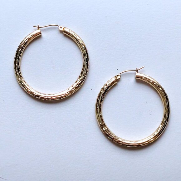 Vintage Large Solid 14K Yellow Gold Diamond Cut Hoop Pierced Earrings 14kt - Picture 1 of 7